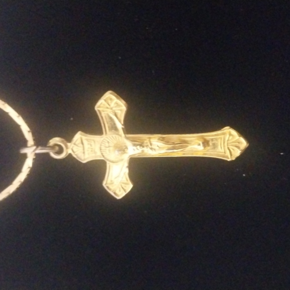 Gold cross pendent - Picture 4 of 6